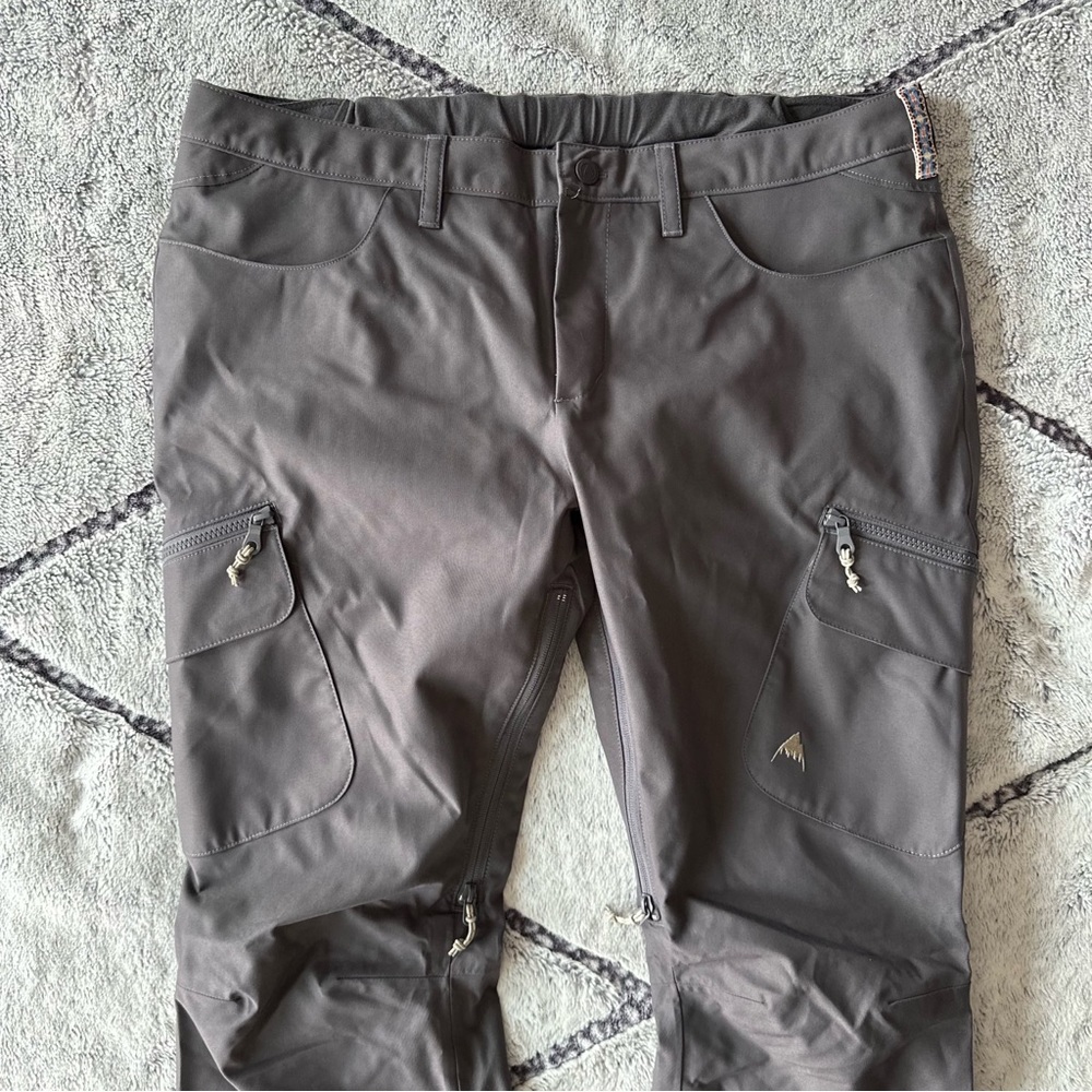 Burton Woman Snowboard Pants I XL (size 12-14) - Like New